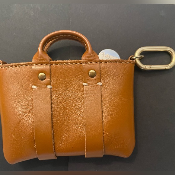 Clare V. Trop Bébé - Picture 6 of 6